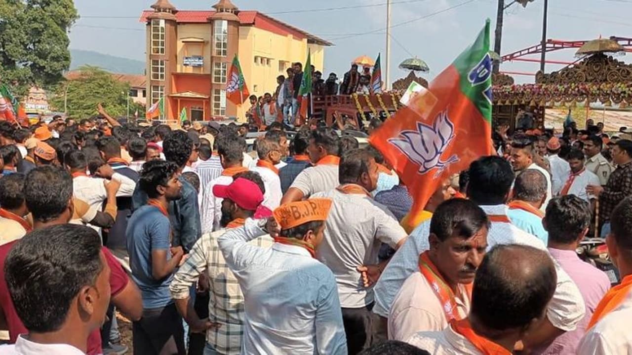 ಮೂಡಿಗೆರೆಯಲ್ಲಿ ರಾಜಕೀಯ ಹೈಡ್ರಾಮಾ, ಸ್ಪೋಟಗೊಂಡ ಬಿಜೆಪಿ ಭಿನ್ನಮತ: ವಿಜಯಸಂಕಲ್ಪ ಯಾತ್ರೆ ರದ್ದು! ಮೂಡಿಗೆರೆಯಲ್ಲಿ ರಾಜಕೀಯ ಹೈಡ್ರಾಮಾ, ಸ್ಪೋಟಗೊಂಡ ಬಿಜೆಪಿ ಭಿನ್ನಮತ: ವಿಜಯಸಂಕಲ್ಪ ಯಾತ್ರೆ ರದ್ದು!