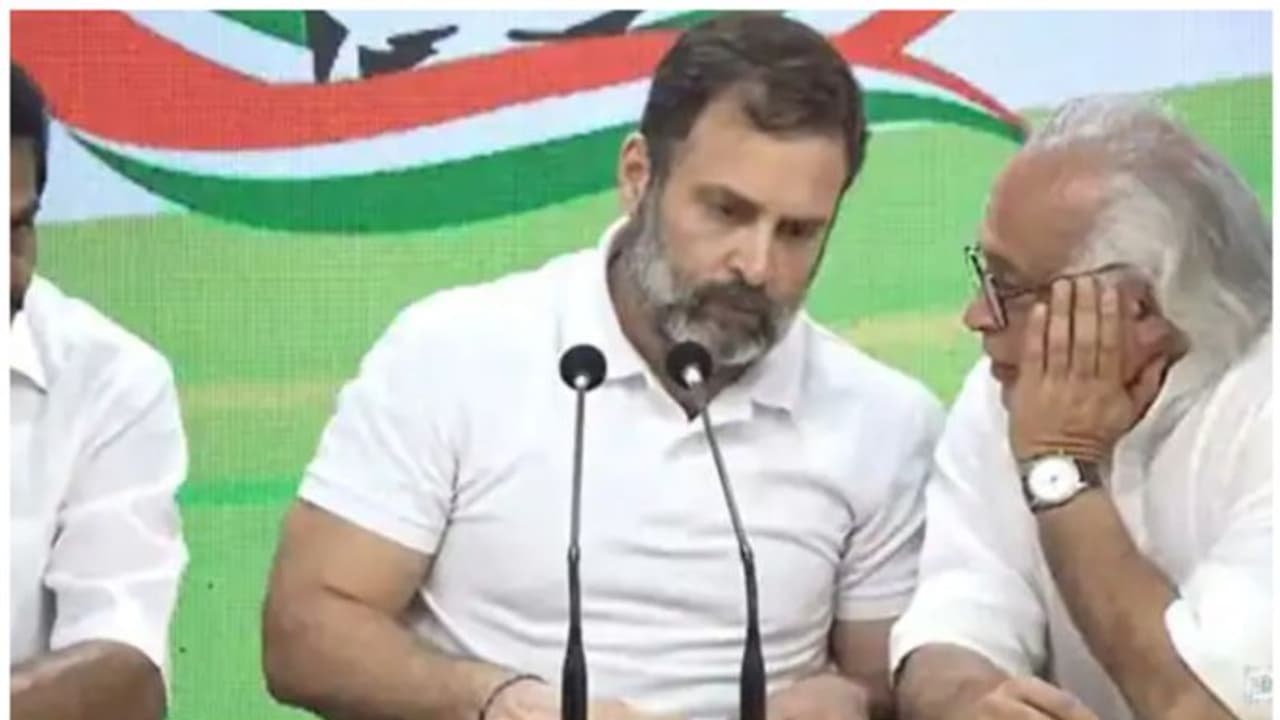 നിര്‍ഭാഗ്യവശാല്‍ എംപിയാണെന്ന് രാഹുല്‍, തിരുത്തിച്ച് ജയറാം രമേശ്; എത്രകാലം പഠിപ്പിക്കുമെന്ന് പരിഹസിച്ച് ബിജെപി