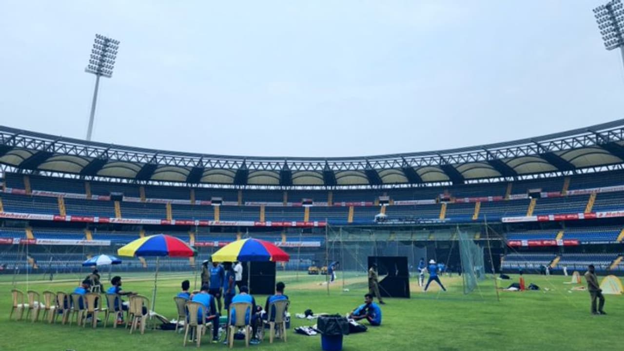 இன்னிக்கு நான் தான் பொளந்து கட்டப் போறேன் மழை வரும், ஆனா வராது; மேட்ச் நடக்குமா? நடக்காதா? இன்னிக்கு நான் தான் பொளந்து கட்டப் போறேன் மழை வரும், ஆனா வராது; மேட்ச் நடக்குமா? நடக்காதா?