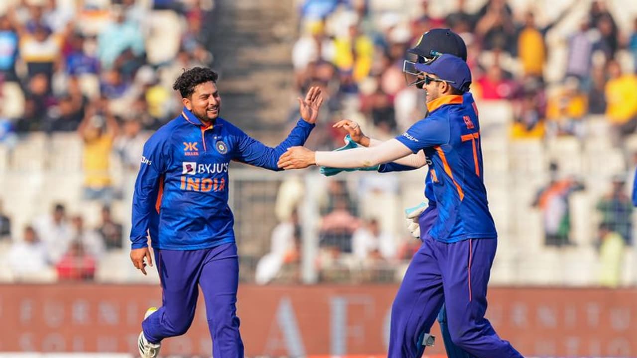 IND vs AUS 2022 23, 1st ODI: India brings in Kuldeep, Australia keeps out Warner; here's how fans reacted IND vs AUS 2022 23, 1st ODI: India brings in Kuldeep, Australia keeps out Warner; here's how fans reacted