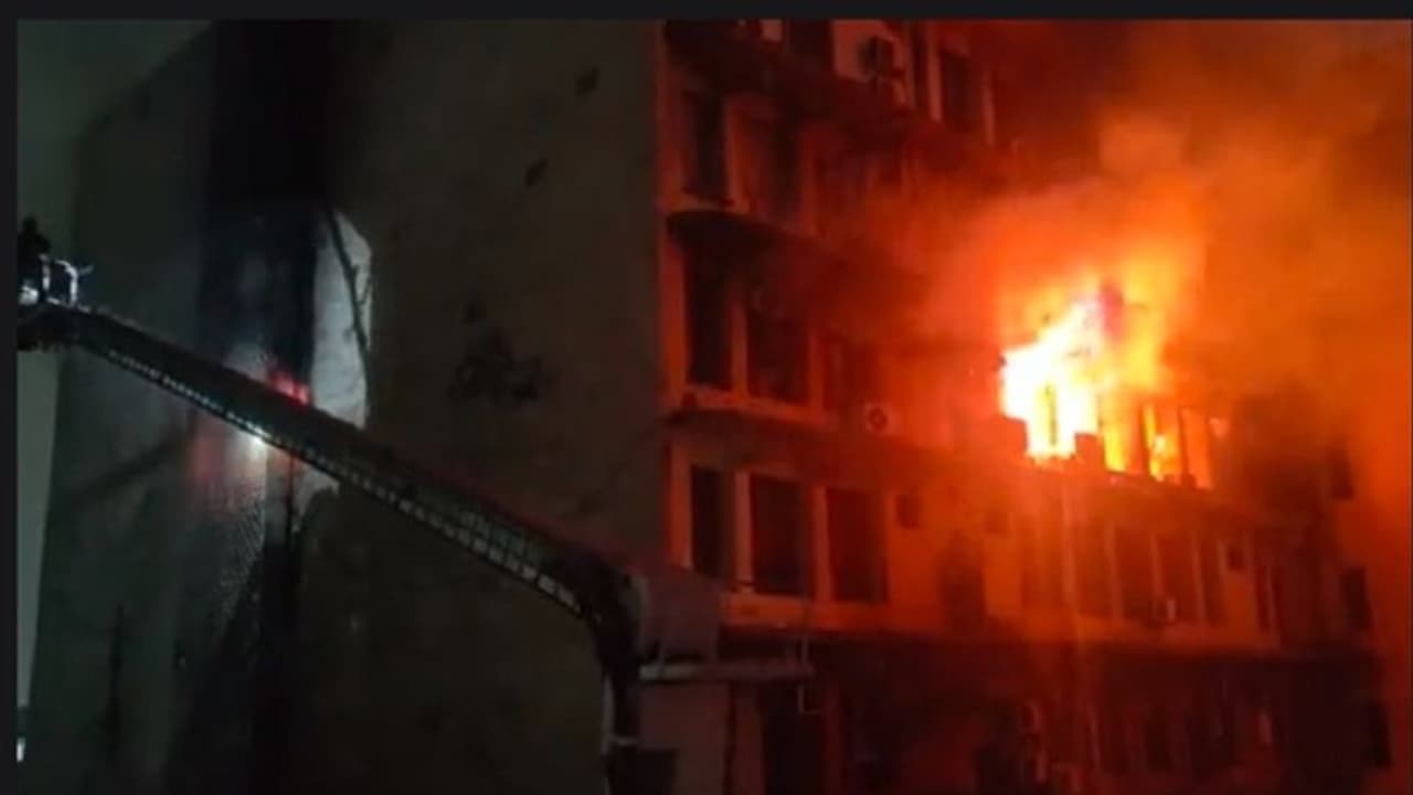 ಹೈದರಾಬಾದ್‌ ಬಹುಮಹಡಿ ಕಟ್ಟಡದಲ್ಲಿ ಬೆಂಕಿ ಅವಘಡ: ಉಸಿರುಕಟ್ಟಿ 6 ಮಂದಿ ಸಾವು