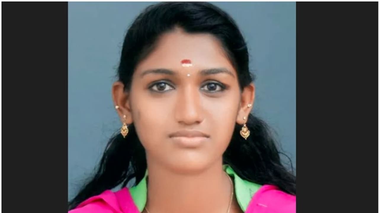 സൂര്യ​ഗായത്രിയെ അരുൺ കുത്തിക്കൊന്നതുതന്നെ; പ്രതിഭാ​ഗത്തിന്റെ വാദം പൊളിച്ച് സാക്ഷി വിസ്താരം