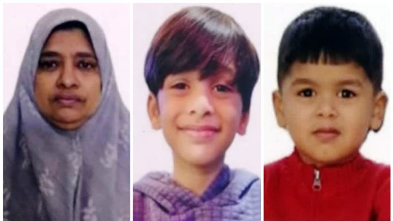 ഖത്തറിൽ നിന്ന് ഉംറക്കെത്തിയ മലയാളി കുടുംബം അപകടത്തിൽ പെട്ടു; മൂന്ന് മരണം ഖത്തറിൽ നിന്ന് ഉംറക്കെത്തിയ മലയാളി കുടുംബം അപകടത്തിൽ പെട്ടു; മൂന്ന് മരണം