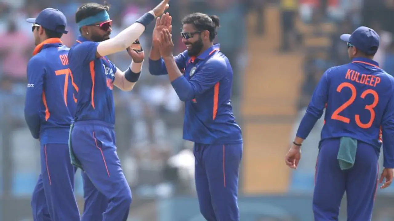 ஹர்திக் பாண்டியாவை பார்த்து ‘போடா டேய்’னு சொன்ன ரவீந்திர ஜடேஜா வைரலாகும் வீடியோ! ஹர்திக் பாண்டியாவை பார்த்து ‘போடா டேய்’னு சொன்ன ரவீந்திர ஜடேஜா வைரலாகும் வீடியோ!