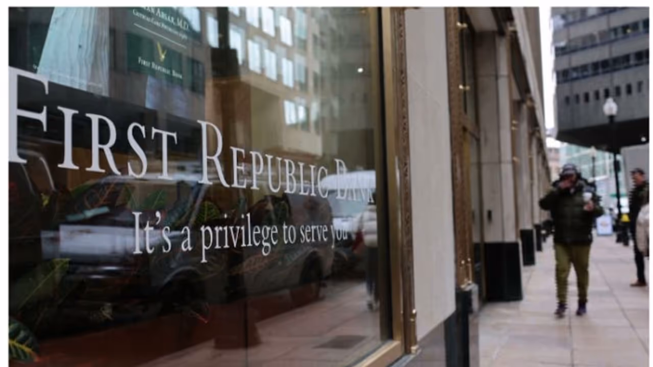 അമേരിക്കയിൽ കൂടുതൽ ബാങ്കുകൾ തകർച്ചയുടെ വക്കിൽ; നിക്ഷേപ സഹായവുമായി ബാങ്കുകൾ രംഗത്ത് അമേരിക്കയിൽ കൂടുതൽ ബാങ്കുകൾ തകർച്ചയുടെ വക്കിൽ; നിക്ഷേപ സഹായവുമായി ബാങ്കുകൾ രംഗത്ത്