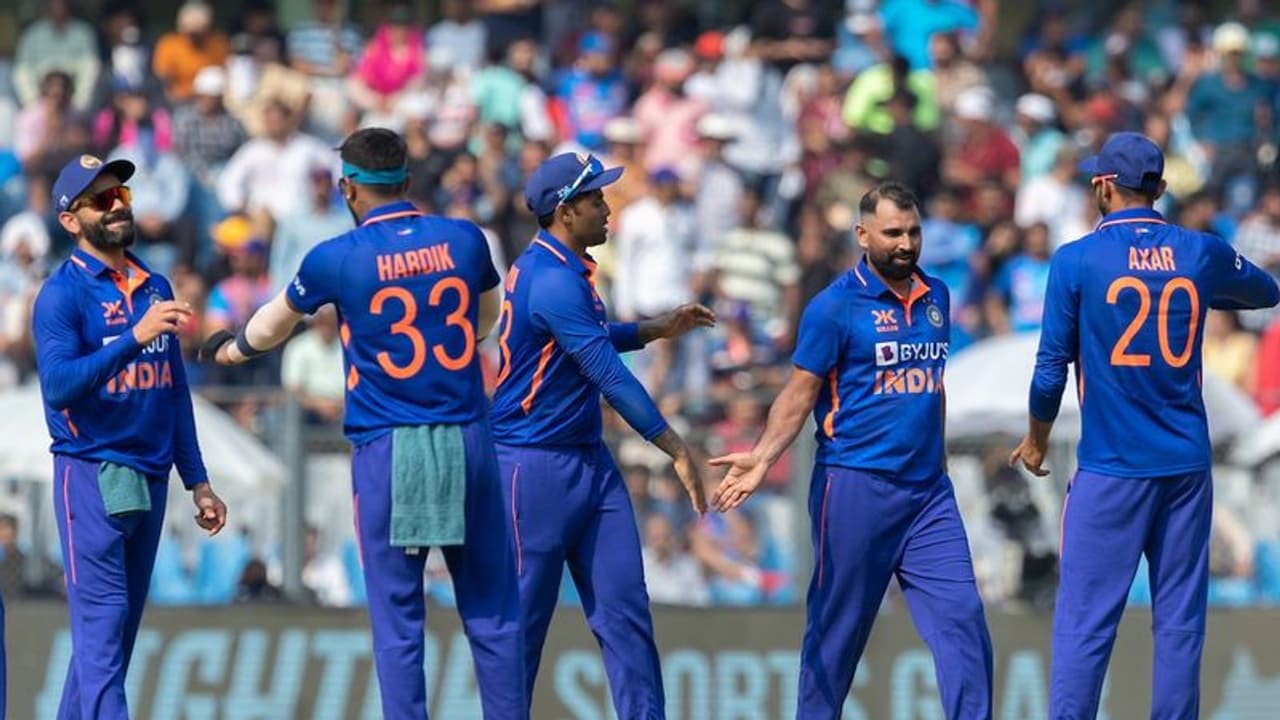 കഷ്ടപ്പാടിന്റെ ഫലം! ഓസ്ട്രേലിയക്കെതിരെ തകര്പ്പന് പ്രകടനത്തിന് പിന്നിലെ രഹസ്യം വ്യക്തമാക്കി ഷമി കഷ്ടപ്പാടിന്റെ ഫലം! ഓസ്ട്രേലിയക്കെതിരെ തകര്പ്പന് പ്രകടനത്തിന് പിന്നിലെ രഹസ്യം വ്യക്തമാക്കി ഷമി