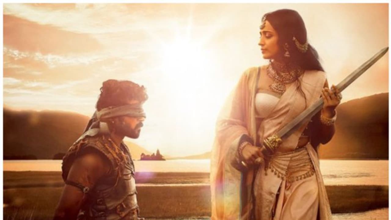 த்ரிஷா முன் மண்டியிட்ட கார்த்தி! புதிய போஸ்டருடன் வெளியான 'பொன்னியின் செல்வன் 2' ஃபர்ஸ்ட் சிங்கிள் அறிவிப்பு!