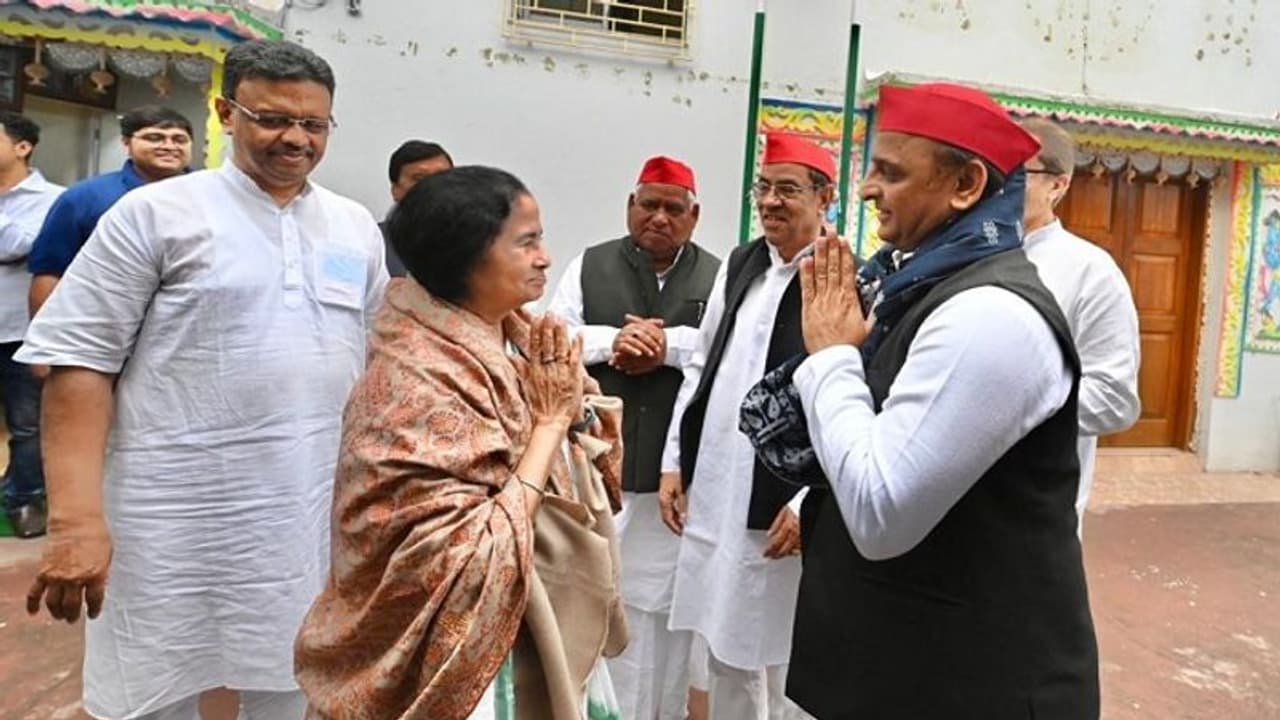 ಕಾಂಗ್ರೆಸ್ ಹೊರಗಿಟ್ಟು ಮಮತಾ ಬ್ಯಾನರ್ಜಿ ಅಖಿಲೇಶ್ ಹೊಸ ರಂಗ ರಚನೆ, ಮೋದಿ ವಿರುದ್ಧ ಅಸ್ತ್ರ! ಕಾಂಗ್ರೆಸ್ ಹೊರಗಿಟ್ಟು ಮಮತಾ ಬ್ಯಾನರ್ಜಿ ಅಖಿಲೇಶ್ ಹೊಸ ರಂಗ ರಚನೆ, ಮೋದಿ ವಿರುದ್ಧ ಅಸ್ತ್ರ!