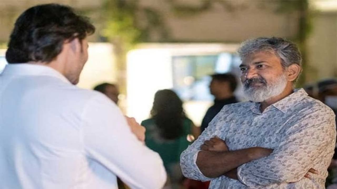 ఎక్కడ కలిశారయ్యా... సోషల్ మీడియాలో ఇదే హాట్ టాపిక్ ఎక్కడ కలిశారయ్యా... సోషల్ మీడియాలో ఇదే హాట్ టాపిక్