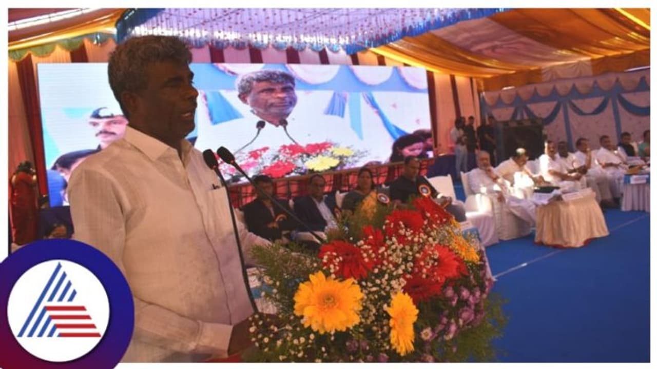 ಬಿಜೆಪಿಯಿಂದ ವಿವಿಧ ಯೋಜನೆಗಳ ಸೌಲಭ್ಯ ವಿತರಣೆ, ಉತ್ತರ ಕನ್ನಡದಲ್ಲಿ ಪಕ್ಷದ ಪರವಾಗಿ ಭರ್ಜರಿ ಪ್ರಚಾರ ಬಿಜೆಪಿಯಿಂದ ವಿವಿಧ ಯೋಜನೆಗಳ ಸೌಲಭ್ಯ ವಿತರಣೆ, ಉತ್ತರ ಕನ್ನಡದಲ್ಲಿ ಪಕ್ಷದ ಪರವಾಗಿ ಭರ್ಜರಿ ಪ್ರಚಾರ