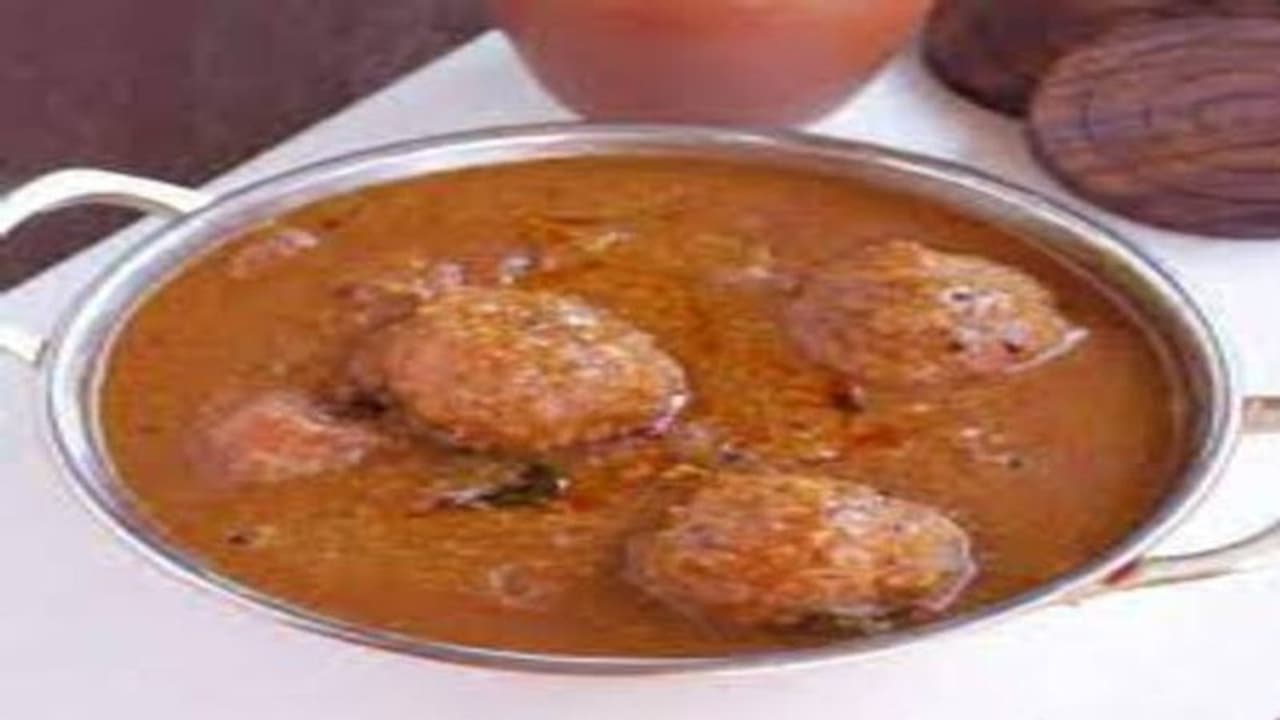 சத்தான கொள்ளு உருண்டை காரக்குழம்பு செய்யும் பொழுதே சும்மா வாசனை தூக்கும்!