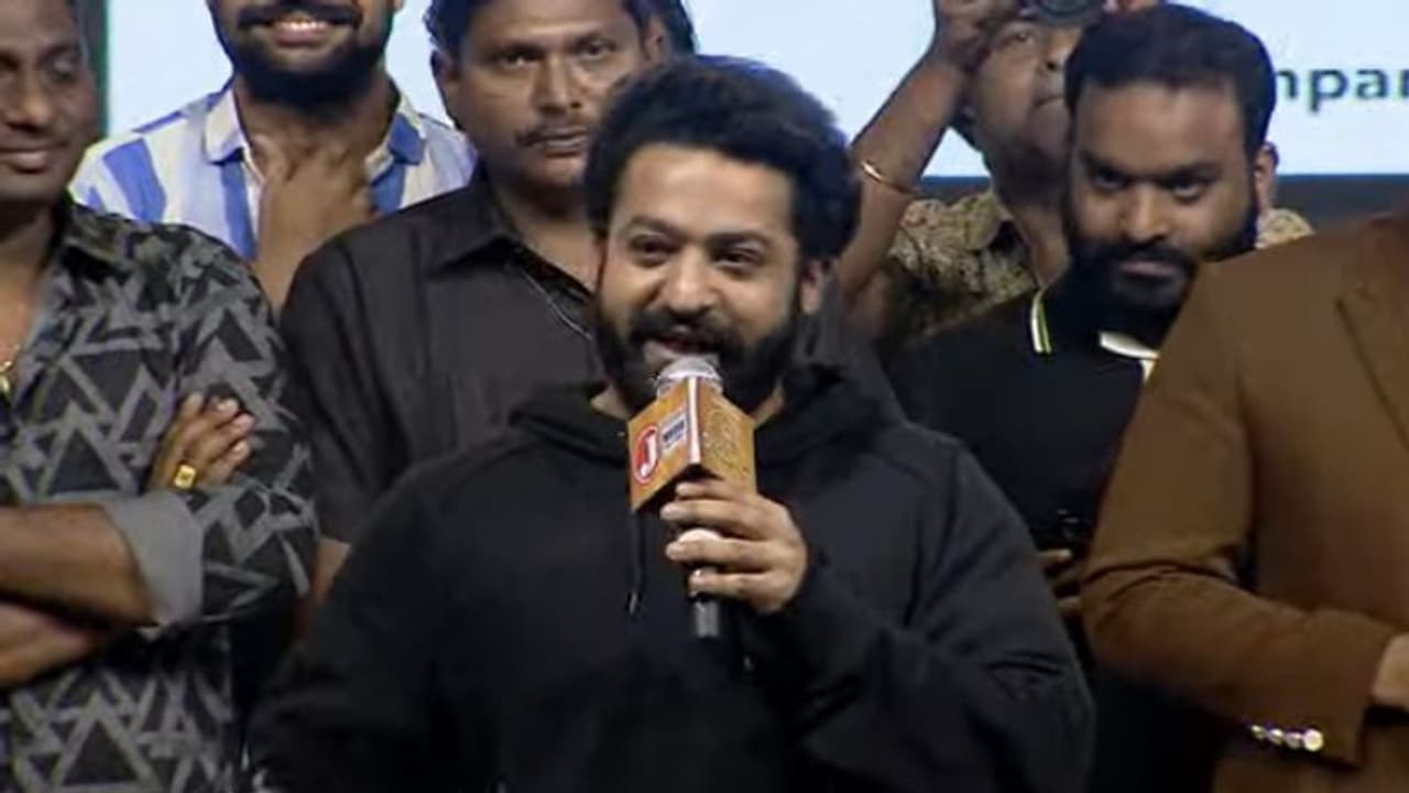 `ఆర్ఆర్ఆర్`కి ఆస్కార్ తర్వాత ఎన్టీఆర్ ఫస్ట్ స్పీచ్.. ఆ క్షణాలు మర్చిపోలేని అనుభూతి అంటూ ఎమోషనల్.. `ఆర్ఆర్ఆర్`కి ఆస్కార్ తర్వాత ఎన్టీఆర్ ఫస్ట్ స్పీచ్.. ఆ క్షణాలు మర్చిపోలేని అనుభూతి అంటూ ఎమోషనల్..