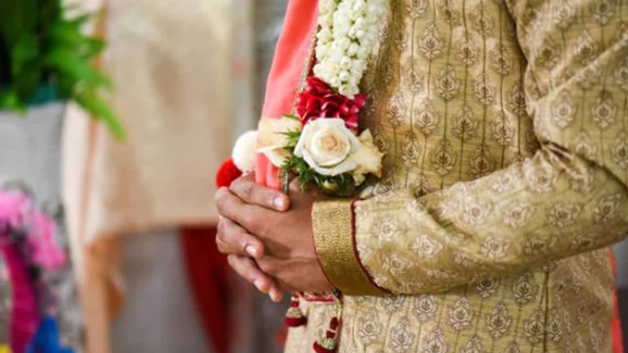 വിവാഹ ദിനത്തിൽ ക്രൂരമർദ്ദനം, 24കാരന് ദാരുണാന്ത്യം, പ്രതിശ്രുത വധുവിന്റെ മുൻ കാമുകനും സഹായികളും അറസ്റ്റിൽ വിവാഹ ദിനത്തിൽ ക്രൂരമർദ്ദനം, 24കാരന് ദാരുണാന്ത്യം, പ്രതിശ്രുത വധുവിന്റെ മുൻ കാമുകനും സഹായികളും അറസ്റ്റിൽ