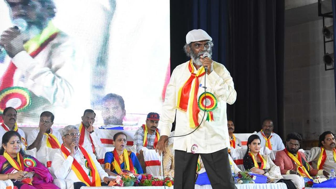 ಇಲ್ಲೇ ಕುಳಿತರೆ ಸ್ಟಾರ್ ಕನಸು ಅಸಾಧ್ಯ: ನಟ ವೈಜನಾಥ್ ಬಿರಾದರ್ ಇಲ್ಲೇ ಕುಳಿತರೆ ಸ್ಟಾರ್ ಕನಸು ಅಸಾಧ್ಯ: ನಟ ವೈಜನಾಥ್ ಬಿರಾದರ್