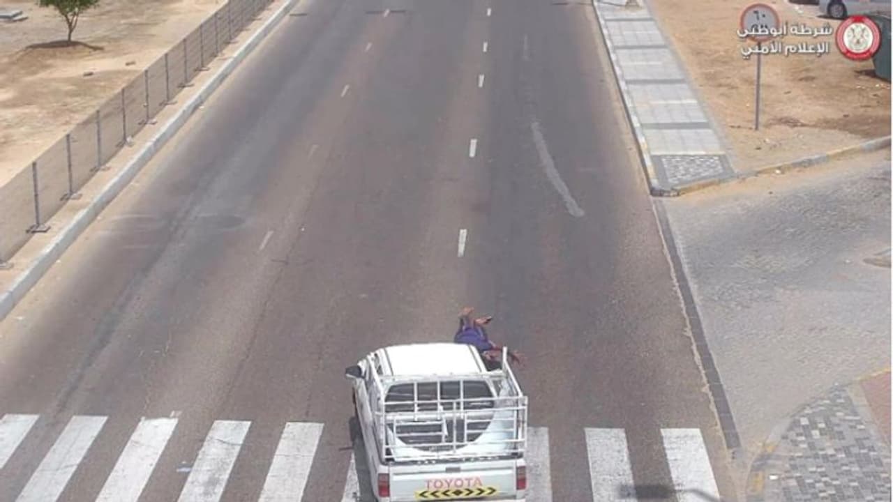 റോഡിലെ അശ്രദ്ധയ്ക്ക് വലിയ വില നല്‍കേണ്ടിവരും; വീഡിയോ ദൃശ്യങ്ങള്‍ പുറത്തുവിട്ട് പൊലീസ്