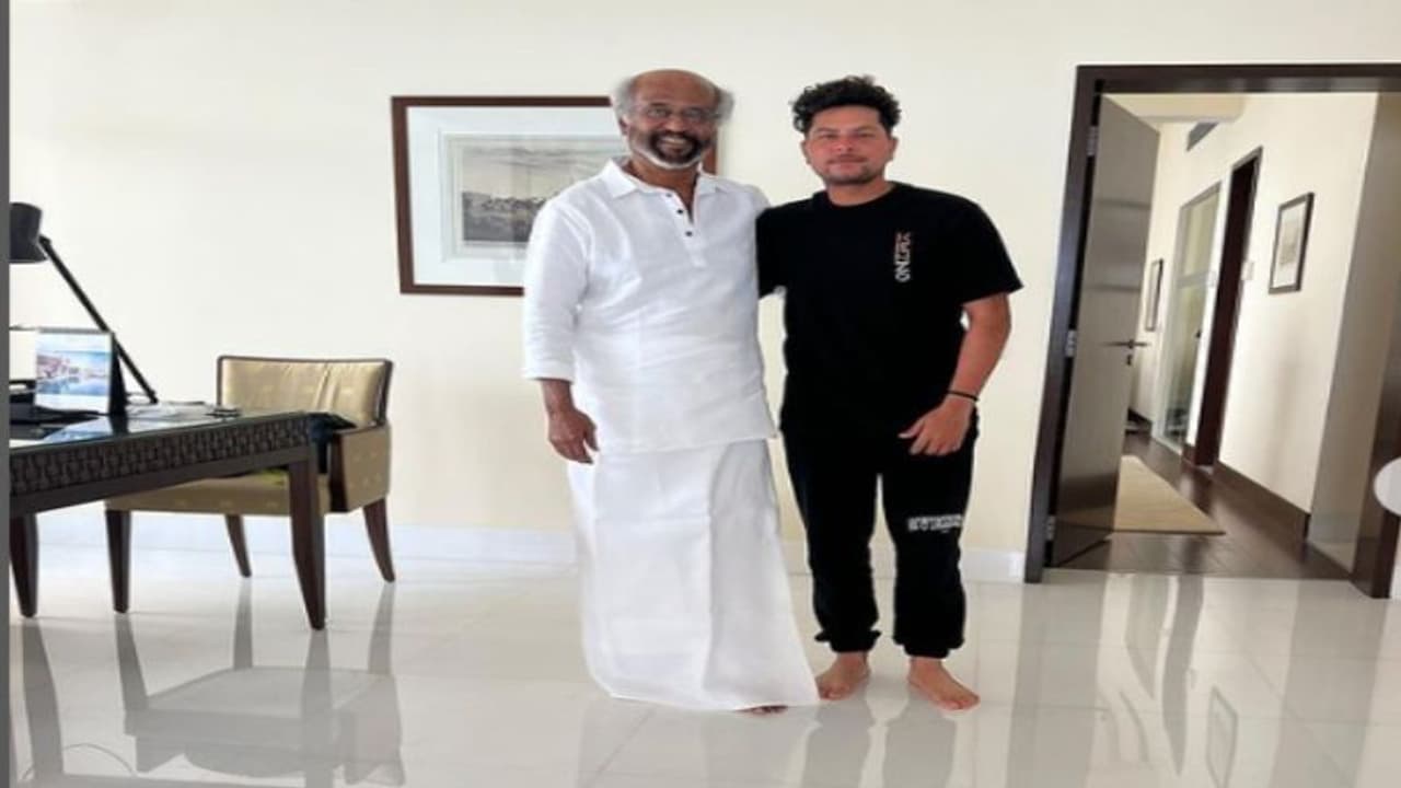 ஒரு சூரியன், ஒரு சந்திரன், ஒரே தலைவர் ரஜினியுடன் போட்டோ எடுத்த குல்தீப் யாதவ் தமிழில் பதிவு!