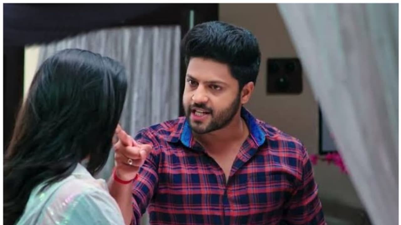 Padamati Sandhya Ragam:జానకిని దోషిని చేస్తున్న కుటంబసభ్యులు.. ప్రేమించడంలేదని చెప్పి శీనుకి షాకిచ్చిన ఆద్య! Padamati Sandhya Ragam:జానకిని దోషిని చేస్తున్న కుటంబసభ్యులు.. ప్రేమించడంలేదని చెప్పి శీనుకి షాకిచ్చిన ఆద్య!