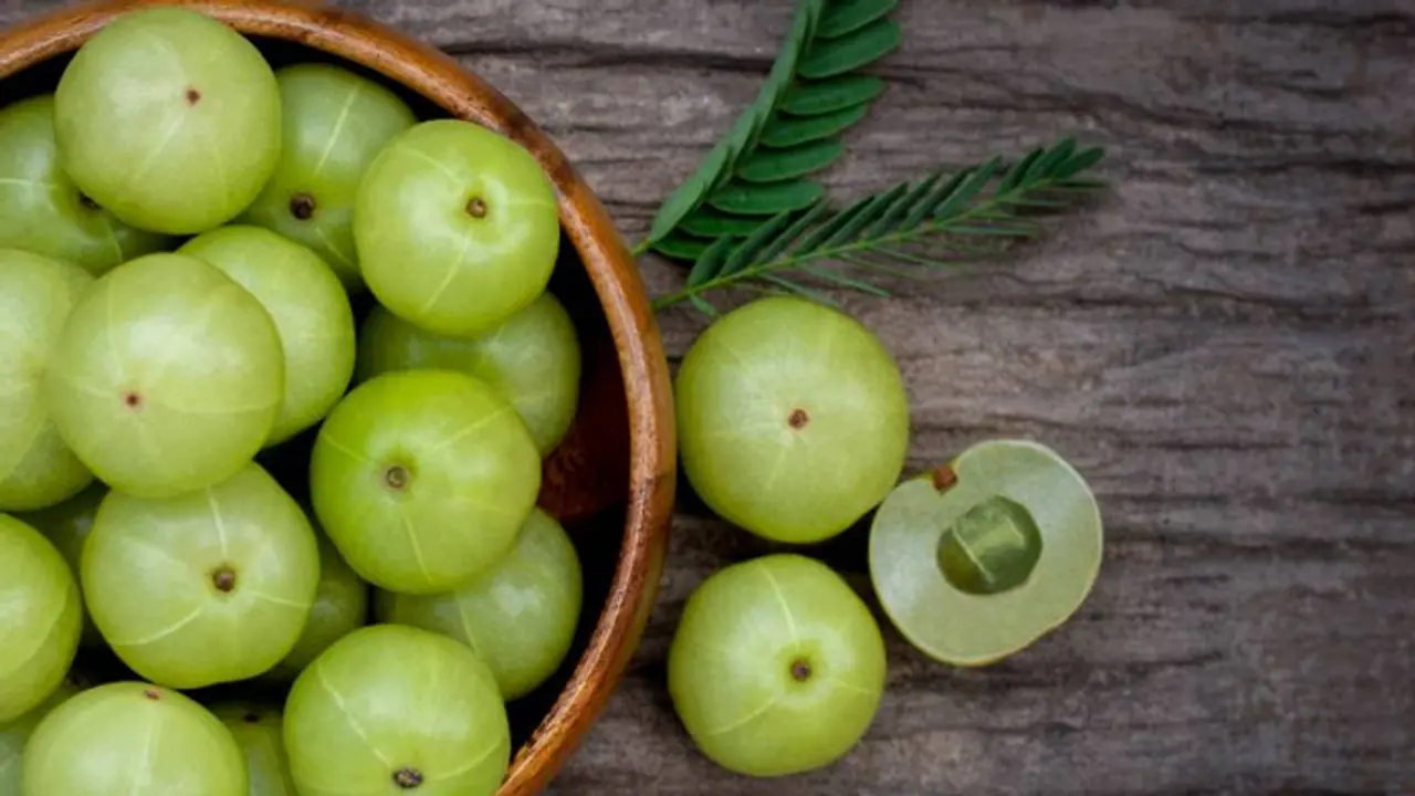 നെല്ലിക്ക ആരോഗ്യത്തിന് നല്ലതൊക്കെ തന്നെ ; ഇക്കാര്യം കൂടി അറിഞ്ഞിരിക്കണം