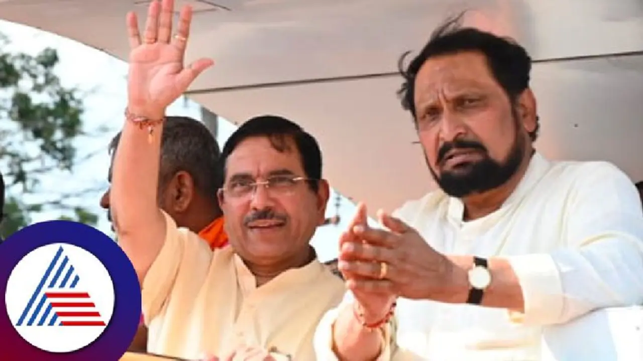 Karnataka election 2023: ಸೋಲಿನ ಭೀತಿಯಿಂದ ಕಾಂಗ್ರೆಸ್ ಎಸ್ಡಿಪಿಐ ಒಪ್ಪಂದ : ಪ್ರಲ್ಹಾದ್ ಜೋಶಿ Karnataka election 2023: ಸೋಲಿನ ಭೀತಿಯಿಂದ ಕಾಂಗ್ರೆಸ್ ಎಸ್ಡಿಪಿಐ ಒಪ್ಪಂದ : ಪ್ರಲ್ಹಾದ್ ಜೋಶಿ