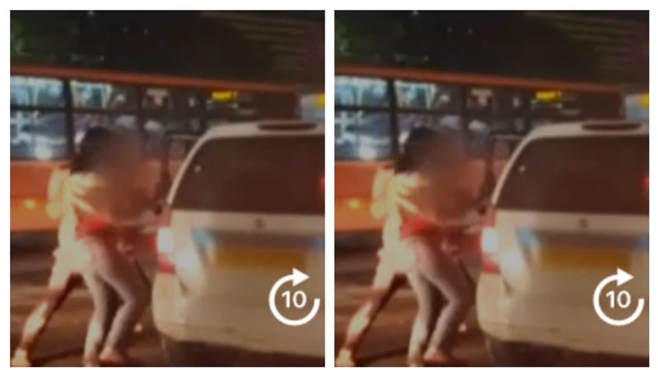 നഗരമധ്യത്തിൽ യുവതിയെ മർദ്ദിച്ചു കാറിൽ കയറ്റി യുവാവ്; വീഡിയോ പുറത്ത്, അന്വേഷണം നഗരമധ്യത്തിൽ യുവതിയെ മർദ്ദിച്ചു കാറിൽ കയറ്റി യുവാവ്; വീഡിയോ പുറത്ത്, അന്വേഷണം