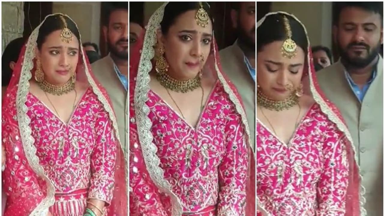 ಅಮ್ಮನ ಮನೆಗೆ ವಿದಾಯ ಹೇಳುವಾಗ ಬಿಕ್ಕಿ ಬಿಕ್ಕಿ ಅತ್ತ ಸ್ವರಾ; ತುಂಬಾ ಕಷ್ಟದ ಕ್ಷಣ ಎಂದ ತಂದೆ, ವಿಡಿಯೋ ವೈರಲ್ 