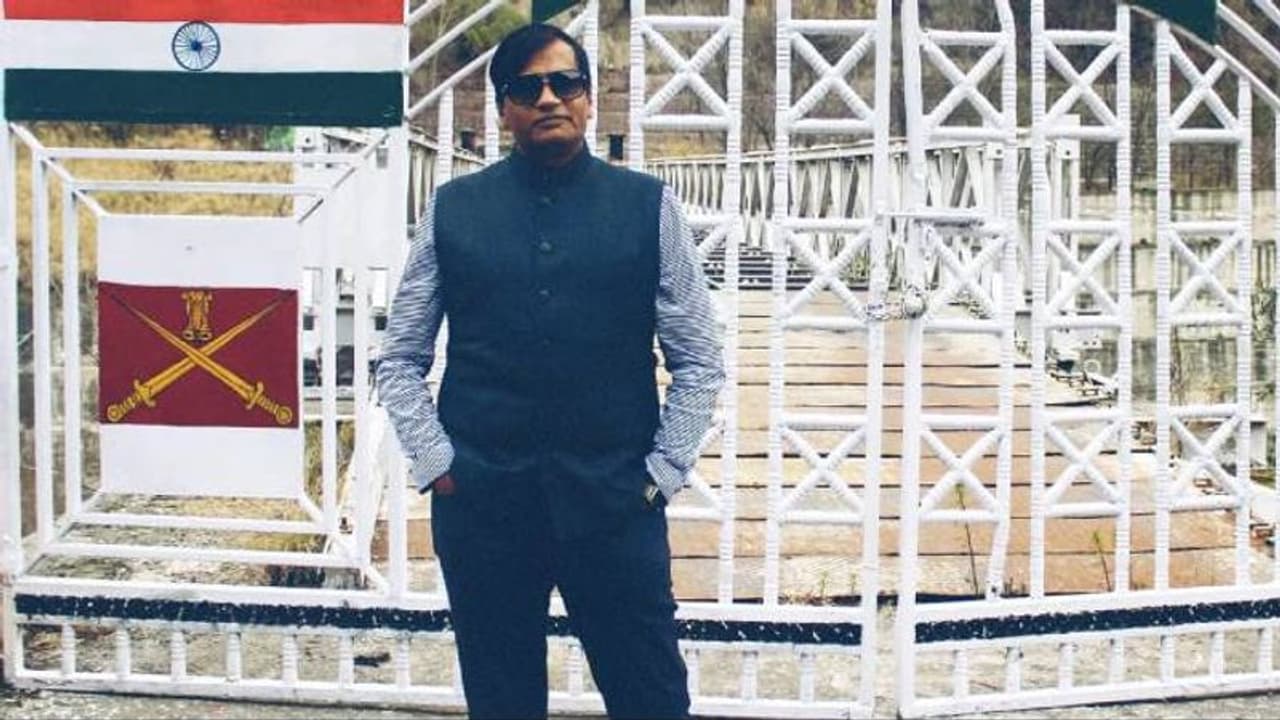 പിഎം ഓഫീസ് ഉദ്യോഗസ്ഥൻ ചമഞ്ഞ് ജമ്മു കശ്മീർ സന്ദര്‍ശനം; വ്യാജ വിസിറ്റിംഗ് കാര്‍ഡുകൾ പിടിച്ചെടുത്തു