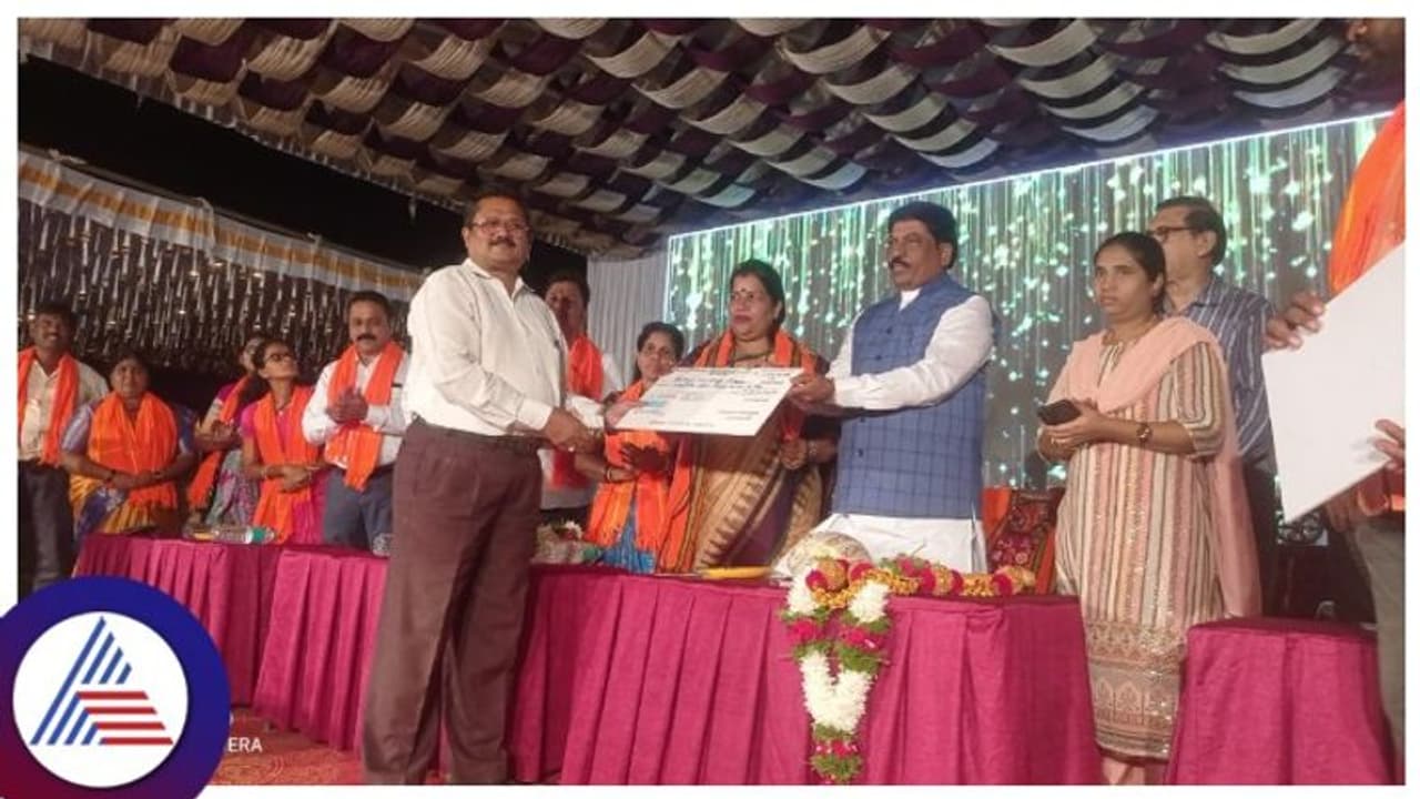 Uttara Karnataka: ಬರೋಬ್ಬರಿ 23 ವರ್ಷಗಳ ಹೋರಾಟಕ್ಕೆ ಕೊನೆಗೂ ರೈತರಿಗೆ ಸಿಕ್ಕಿತು ಪ್ರತಿಫಲ Uttara Karnataka: ಬರೋಬ್ಬರಿ 23 ವರ್ಷಗಳ ಹೋರಾಟಕ್ಕೆ ಕೊನೆಗೂ ರೈತರಿಗೆ ಸಿಕ್ಕಿತು ಪ್ರತಿಫಲ