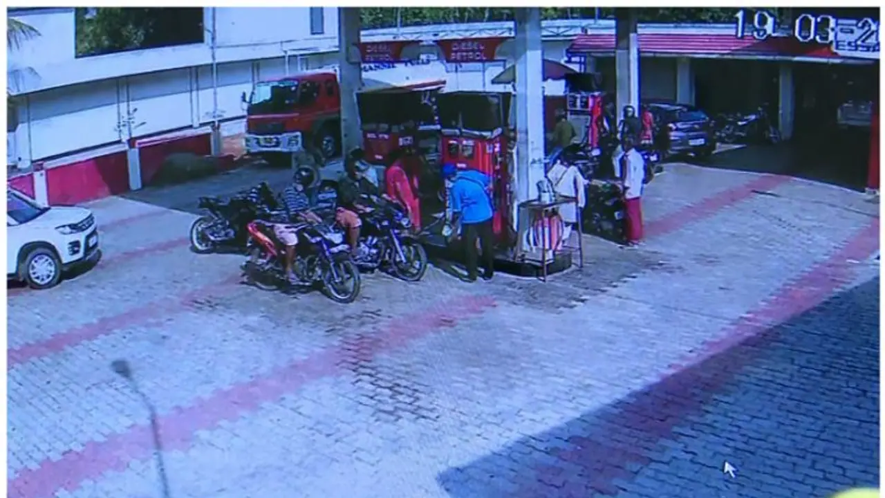 பெட்ரோல் விலை உயர்வால் தமிழக எல்லையில் குவியும் கேரளா வாகனங்கள்