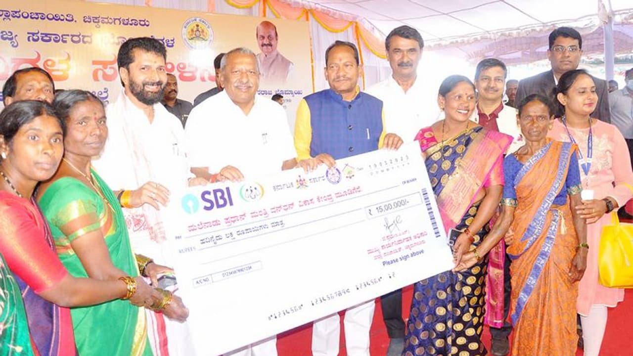 ಸಮಾಜದ ಕಟ್ಟಕಡೇ ವ್ಯಕ್ತಿಗೂ ಸರ್ಕಾರಿ ಸವಲತ್ತು ತಲುಪಿಸುವ ಸಂಕಲ್ಪ: ಸಚಿವ ಭೈರತಿ ಬಸವರಾಜ್ ಸಮಾಜದ ಕಟ್ಟಕಡೇ ವ್ಯಕ್ತಿಗೂ ಸರ್ಕಾರಿ ಸವಲತ್ತು ತಲುಪಿಸುವ ಸಂಕಲ್ಪ: ಸಚಿವ ಭೈರತಿ ಬಸವರಾಜ್