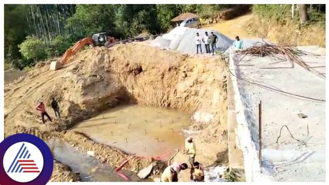 ಮೂಡಿಗೆರೆ ಶಾಸಕ ಕುಮಾರಸ್ವಾಮಿ ಎಡವಟ್ಟು, ಒಂದೇ ಊರಿಗೆ ಎರಡೆರಡು ಸೇತುವೆ ಭಾಗ್ಯ! ಮೂಡಿಗೆರೆ ಶಾಸಕ ಕುಮಾರಸ್ವಾಮಿ ಎಡವಟ್ಟು, ಒಂದೇ ಊರಿಗೆ ಎರಡೆರಡು ಸೇತುವೆ ಭಾಗ್ಯ!