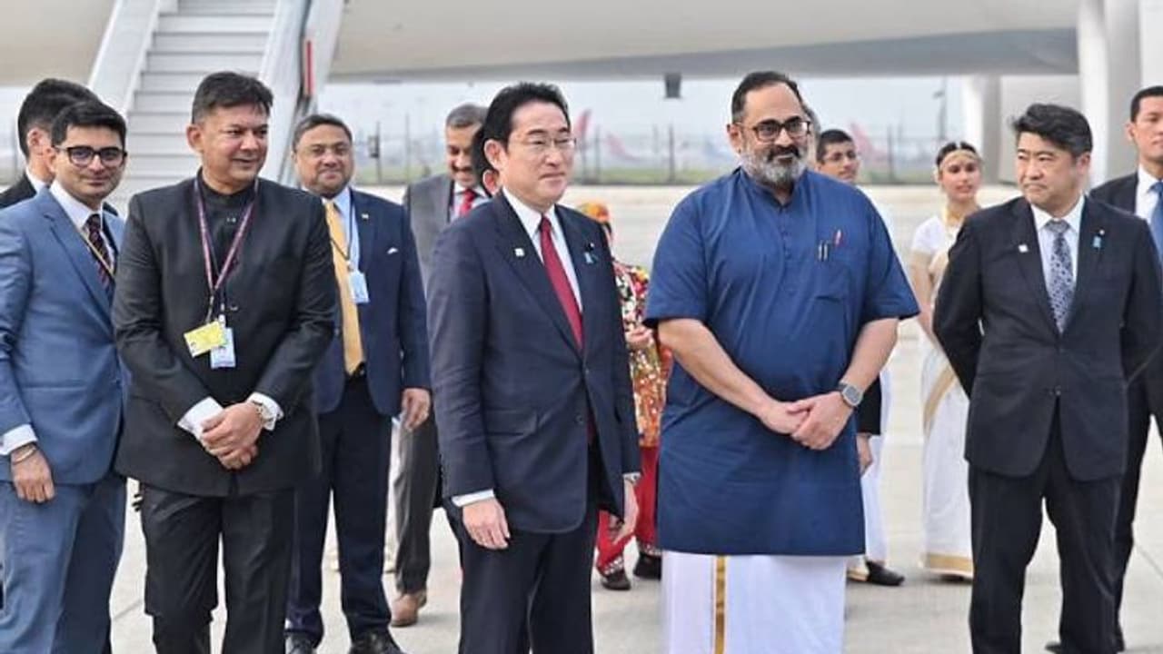 2 நாள் பயணமாக இந்தியா வந்தார் ஜப்பான் பிரதமர் புமியோ கிஷிடோ.. வரவேற்றார் மத்திய அமைச்சர் ராஜீவ் சந்திரசேகர் 2 நாள் பயணமாக இந்தியா வந்தார் ஜப்பான் பிரதமர் புமியோ கிஷிடோ.. வரவேற்றார் மத்திய அமைச்சர் ராஜீவ் சந்திரசேகர்