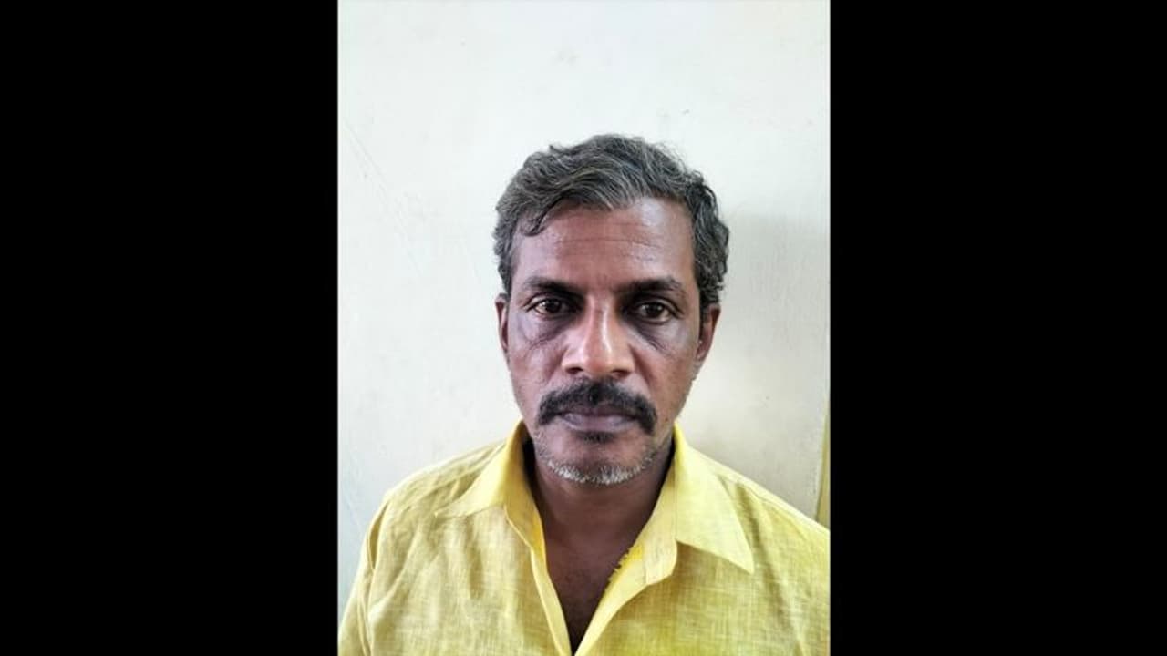 துரோகம் செய்த கள்ளக்காதலியை கழுத்தை நெரித்து கொன்ற ஆட்டோ ஓட்டுநர் கைது துரோகம் செய்த கள்ளக்காதலியை கழுத்தை நெரித்து கொன்ற ஆட்டோ ஓட்டுநர் கைது