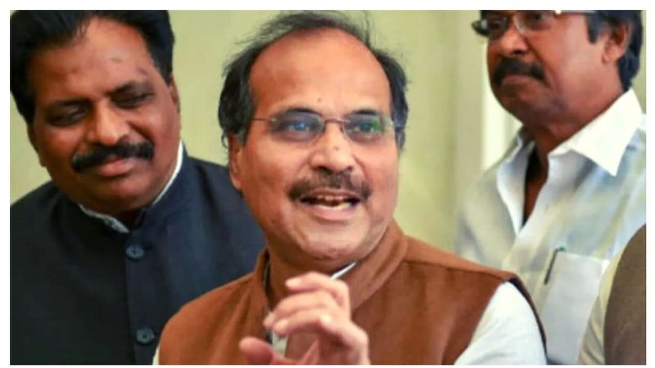 രാഹുലിനേയും കോൺഗ്രസിനേയും അപകീർത്തിപ്പെടുത്താൻ മമതയും മോദിയും കരാറെടുത്തിരിക്കുന്നു; അധിർരഞ്ജൻ ചൗധരി രാഹുലിനേയും കോൺഗ്രസിനേയും അപകീർത്തിപ്പെടുത്താൻ മമതയും മോദിയും കരാറെടുത്തിരിക്കുന്നു; അധിർരഞ്ജൻ ചൗധരി