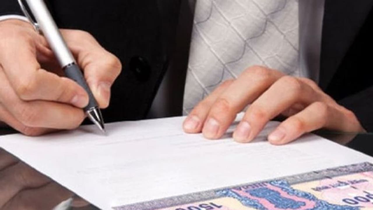 பத்திரப்பதிவு கட்டணம் அதிரடியாக குறைப்பு.. எவ்வளவு தெரியுமா? நிதியமைச்சர் சொன்ன தகவல்..! பத்திரப்பதிவு கட்டணம் அதிரடியாக குறைப்பு.. எவ்வளவு தெரியுமா? நிதியமைச்சர் சொன்ன தகவல்..!