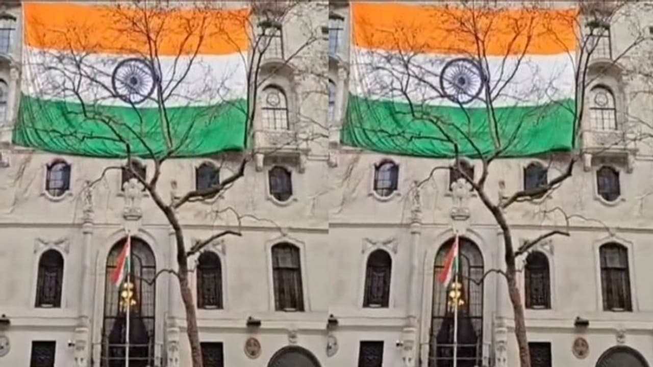 లండన్ లో ఖలిస్తానీ మద్దతుదారులకు చెంపపెట్టు.. దింపిన చోటే.. భారీ స్థాయిలో ఎగురుతున్న త్రివర్ణపతాకం.. లండన్ లో ఖలిస్తానీ మద్దతుదారులకు చెంపపెట్టు.. దింపిన చోటే.. భారీ స్థాయిలో ఎగురుతున్న త్రివర్ణపతాకం..