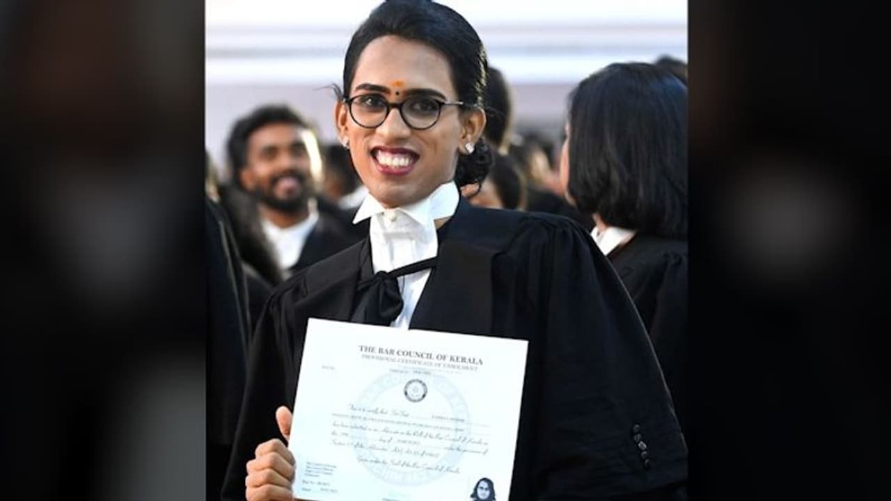 ಕೇರಳದ ಮೊಟ್ಟಮೊದಲ ತೃತೀಯ ಲಿಂಗಿ ವಕೀಲೆ ಎನಿಸಿದ ಪದ್ಮಲಕ್ಷ್ಮೀ!