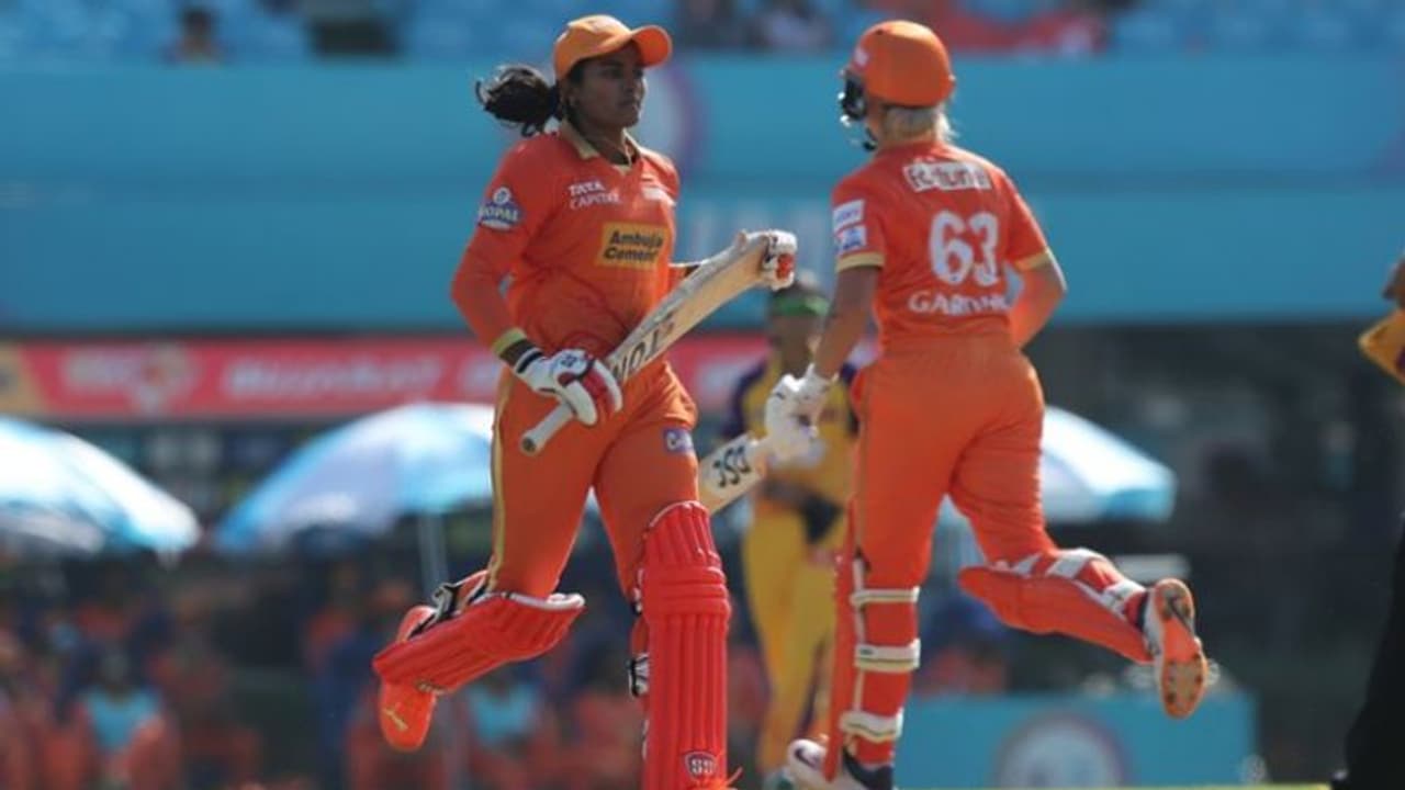 గర్జించిన గుజరాత్.. బౌలర్లను చితకబాదిన గార్డ్నర్, హేమలత.. యూపీ ఎదుట భారీ లక్ష్యం గర్జించిన గుజరాత్.. బౌలర్లను చితకబాదిన గార్డ్నర్, హేమలత.. యూపీ ఎదుట భారీ లక్ష్యం