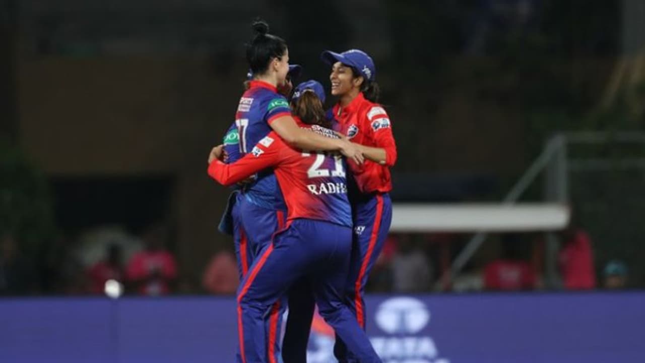 WPL 2023: சொற்ப ரன்களுக்கு பொட்டளமான மும்பை இந்தியன்ஸ்..! எளிய இலக்கை விரட்டும் டெல்லி கேபிடள்ஸ்