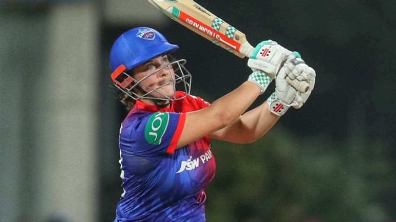 ബാറ്റെടുത്തവരെല്ലാം അടിയോടടി; മുംബൈയെ 9 വിക്കറ്റിന് വീഴ്ത്തി ഡല്ഹി ക്യാപിറ്റല്സ്, ജയം ഒന്പത് ഓവറില് ബാറ്റെടുത്തവരെല്ലാം അടിയോടടി; മുംബൈയെ 9 വിക്കറ്റിന് വീഴ്ത്തി ഡല്ഹി ക്യാപിറ്റല്സ്, ജയം ഒന്പത് ഓവറില്