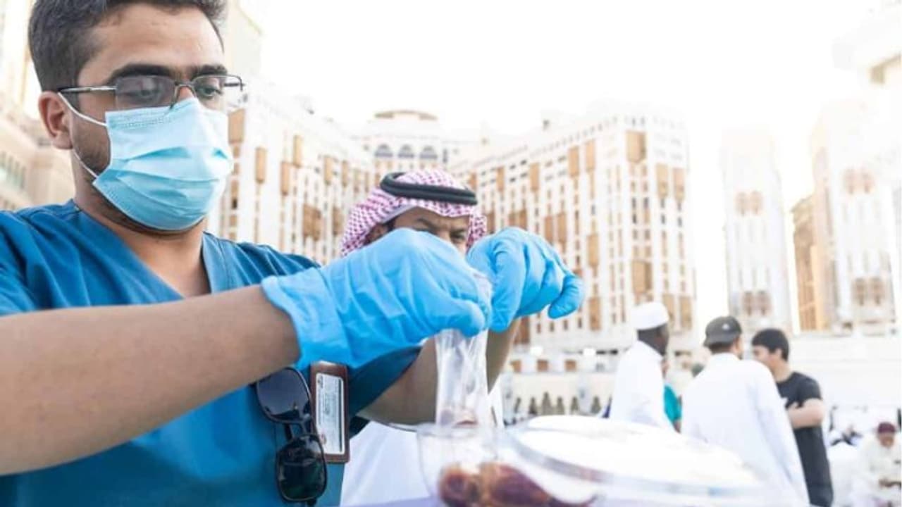 മക്കയിൽ വിതരണം ചെയ്യുന്ന ഈത്തപ്പഴങ്ങളുടെ ഗുണനിലവാരം പരിശോധിക്കാന് വിദഗ്ധ സംഘം മക്കയിൽ വിതരണം ചെയ്യുന്ന ഈത്തപ്പഴങ്ങളുടെ ഗുണനിലവാരം പരിശോധിക്കാന് വിദഗ്ധ സംഘം