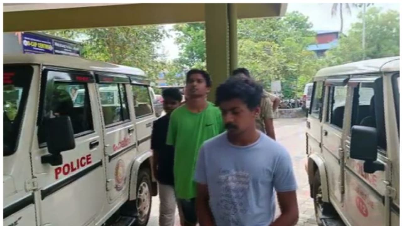 പത്തനംതിട്ട പെട്രോൾ പമ്പിലെ അതിക്രമം; വധശ്രമം ഉൾപ്പടെ കുറ്റം ചുമത്തി, പ്രതികളെ റിമാന്റ് ചെയ്തു 