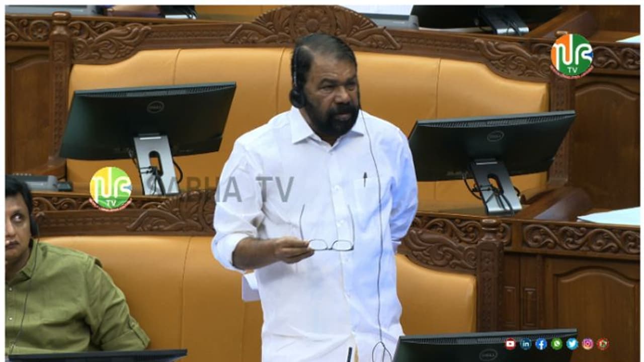 'ഇതുപോലെ പ്രതിഷേധം സഭയിൽ ഉണ്ടായിട്ടില്ല', ഇതെവിടുത്തെ സമരം? പ്രതിപക്ഷ സത്യഗ്രഹത്തെ വിമർശിച്ച് വി.ശിവൻകുട്ടി 'ഇതുപോലെ പ്രതിഷേധം സഭയിൽ ഉണ്ടായിട്ടില്ല', ഇതെവിടുത്തെ സമരം? പ്രതിപക്ഷ സത്യഗ്രഹത്തെ വിമർശിച്ച് വി.ശിവൻകുട്ടി