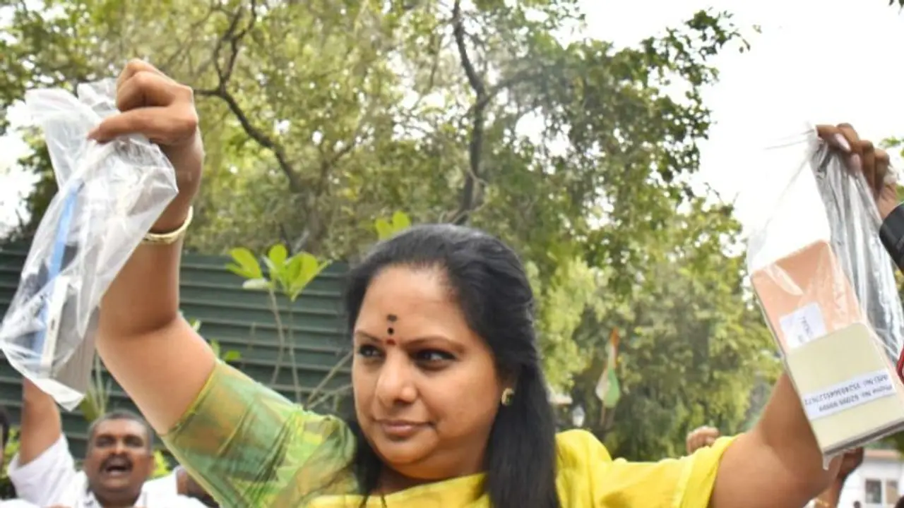 ఢిల్లీ లిక్కర్ స్కామ్: మూడో రోజు ఈడీ విచారణకు హాజరైన ఎమ్మెల్సీ కవిత.. ఉత్కంఠగా పరిణామాలు..! ఢిల్లీ లిక్కర్ స్కామ్: మూడో రోజు ఈడీ విచారణకు హాజరైన ఎమ్మెల్సీ కవిత.. ఉత్కంఠగా పరిణామాలు..!