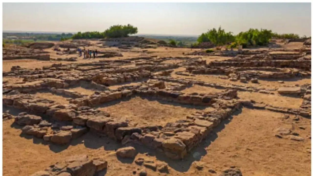 നാലേക്കര്‍ ചുറ്റളവില്‍ ക്ഷേത്രസമുച്ചയം കണ്ടെത്തി; 13 14 നൂറ്റാണ്ടിലെതെന്ന് പുരാവസ്തു ശാസ്ത്രജ്ഞര്‍ 