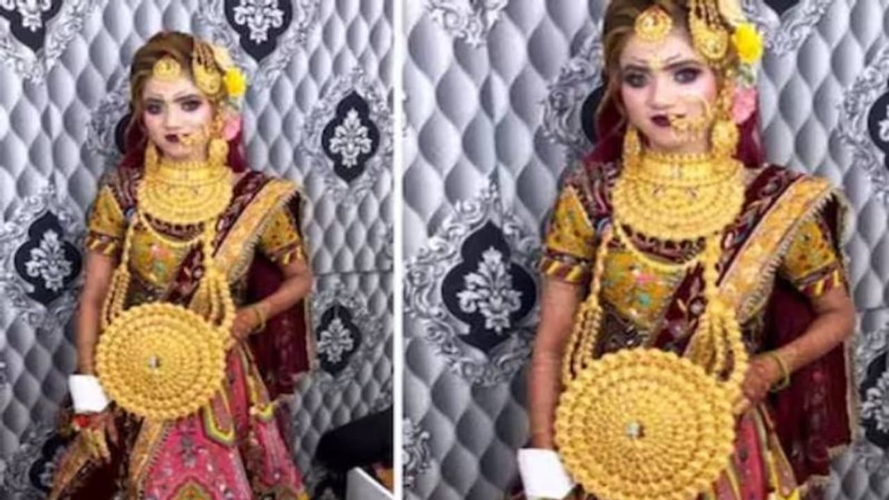 ഇതെന്ത് മാല? വൈറലായി മേക്കപ്പ് ആർട്ടിസ്റ്റ് ഷെയർ ചെയ്ത യുവതിയുടെ വീഡിയോ ഇതെന്ത് മാല? വൈറലായി മേക്കപ്പ് ആർട്ടിസ്റ്റ് ഷെയർ ചെയ്ത യുവതിയുടെ വീഡിയോ