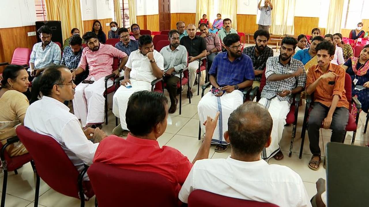 കടുംപിടിത്തം തുടർന്ന് എസ്എഫ്ഐ; തിരുവനന്തപുരം ലോ കോളേജിൽ ചർച്ച ഇന്നും പരാജയപ്പെട്ടു