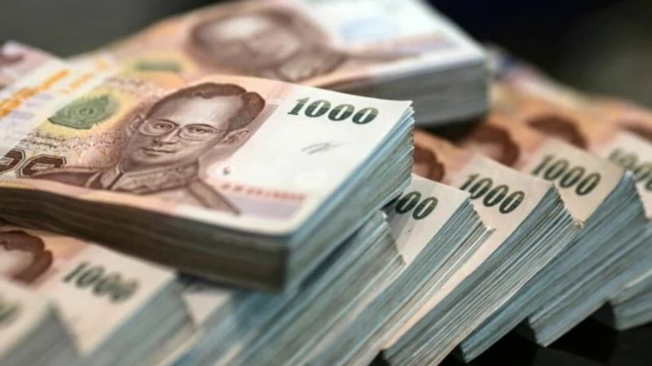 'കോടികള് ലോട്ടറിയടിച്ചത് മറച്ചുവച്ച് ഭാര്യ മറ്റൊരാളെ വിവാഹം ചെയ്തു'; അസാധാരണ പരാതിയുമായി ഒരാള് 'കോടികള് ലോട്ടറിയടിച്ചത് മറച്ചുവച്ച് ഭാര്യ മറ്റൊരാളെ വിവാഹം ചെയ്തു'; അസാധാരണ പരാതിയുമായി ഒരാള്