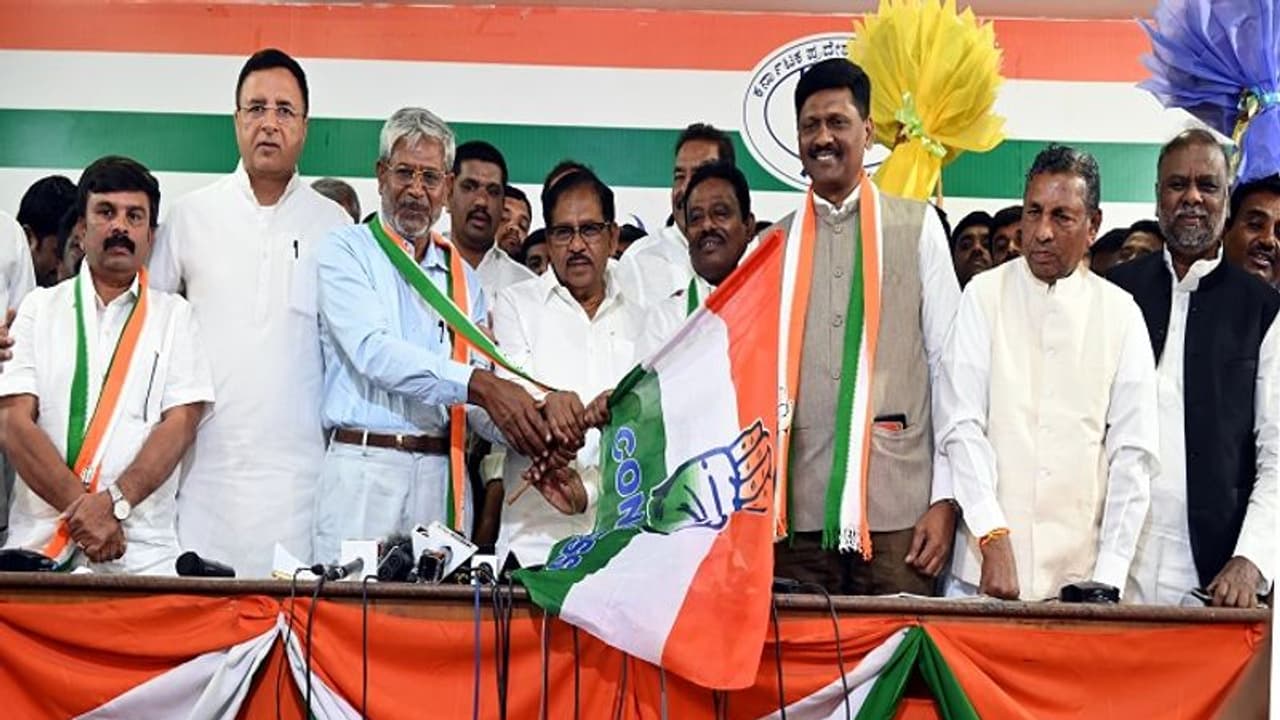 ಬೆಂಗಳೂರು: 15 ದಲಿತ ಮುಖಂಡರು ಕಾಂಗ್ರೆಸ್‌ಗೆ ಸೇರ್ಪಡೆ