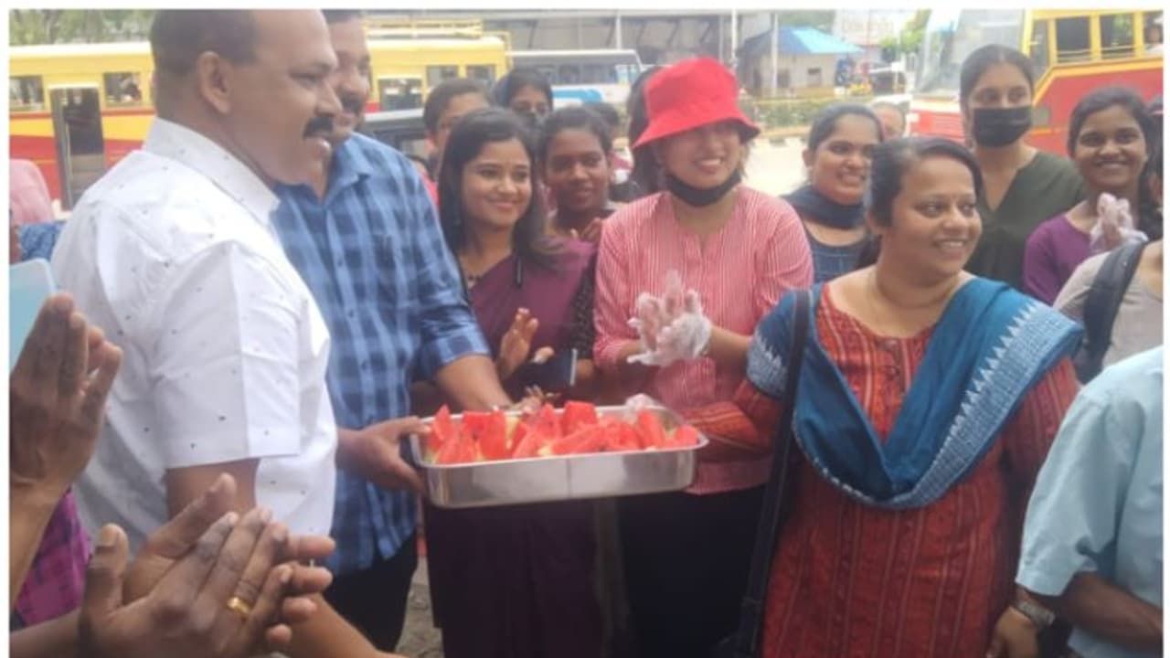 വേറിട്ട ലഹരി വിരുദ്ധ ബോധവത്കരണം; വിമുക്തിക്ക് മാറ്റുകൂട്ടി തണ്ണിമത്തനും വേറിട്ട ലഹരി വിരുദ്ധ ബോധവത്കരണം; വിമുക്തിക്ക് മാറ്റുകൂട്ടി തണ്ണിമത്തനും