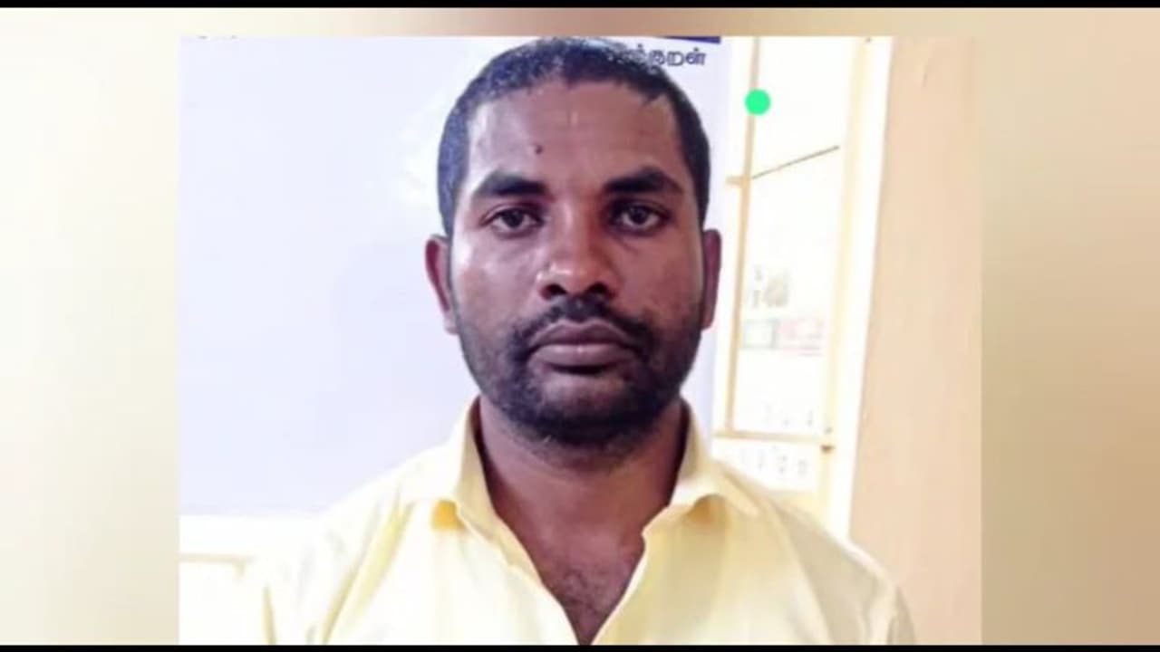 தனி அறையில் அடைத்து சித்ரவதை; உணவுக்கு சாணத்தை கொடுத்து கொடூரம் பெண் கதறல் தனி அறையில் அடைத்து சித்ரவதை; உணவுக்கு சாணத்தை கொடுத்து கொடூரம் பெண் கதறல்